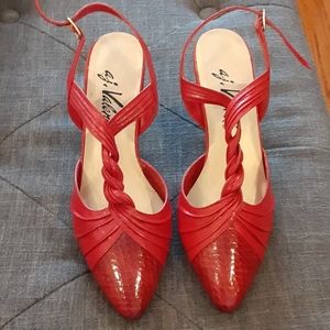 Gorgeous vintage red leather kitty heel AJ Valenci
